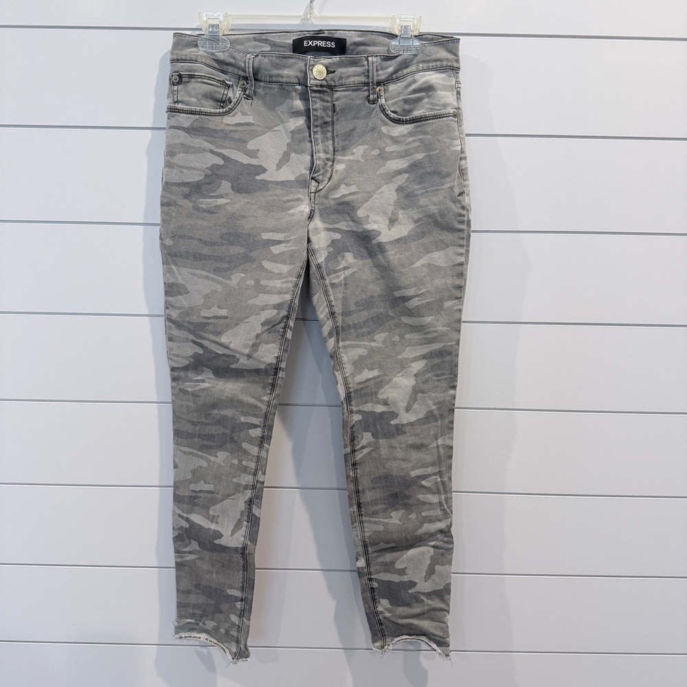 Express Women's Gray Camo Skinny Jeans